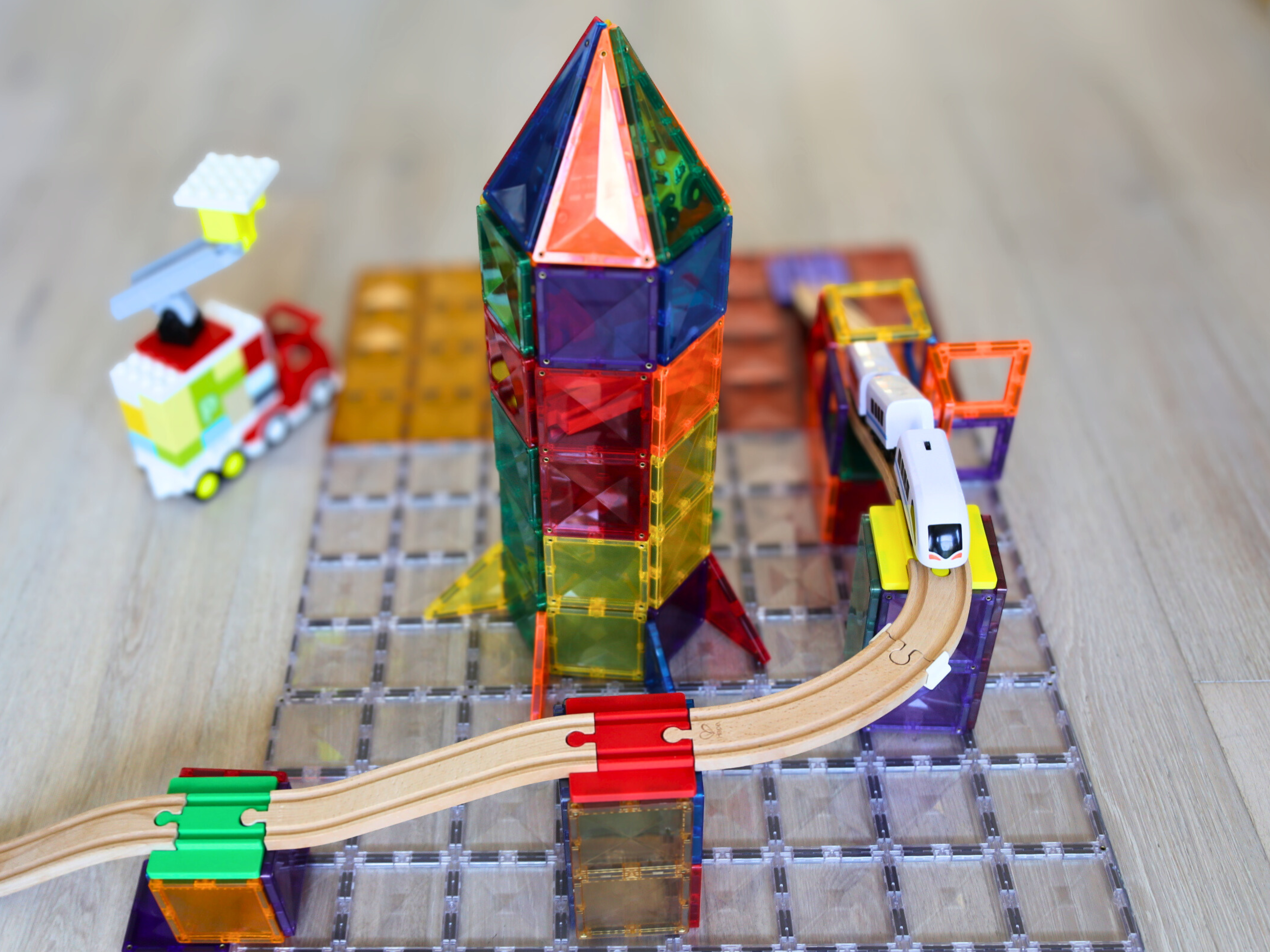 Magnetic Tiles with Wooden Train Track