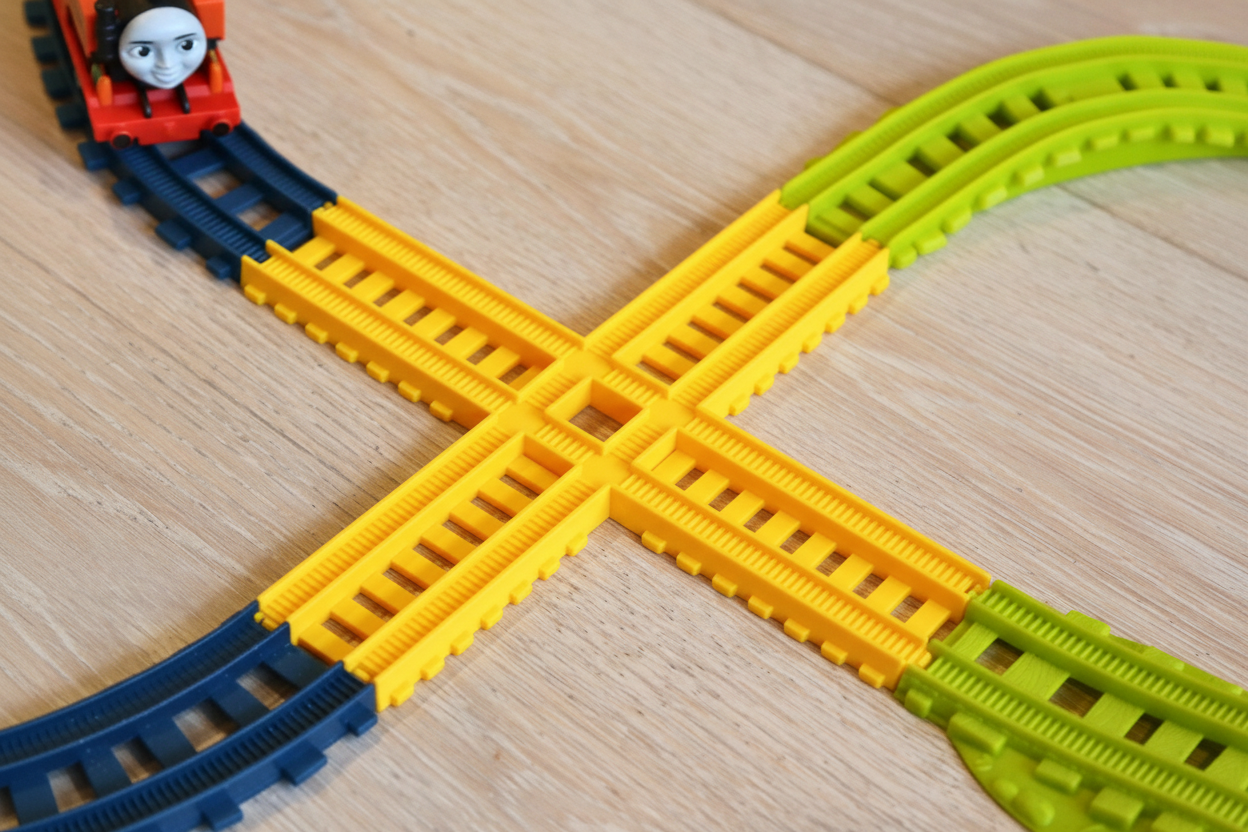 Long 4-way Crossing for Thomas & Friends Tracks in Yellow